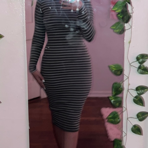 Green&white stripped skinny/fitted long dress. - Picture 3 of 3